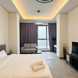 Hotel Upscale At Oval Tower Near Downtown With Balcony And Parking By Belvilla, Dubai
