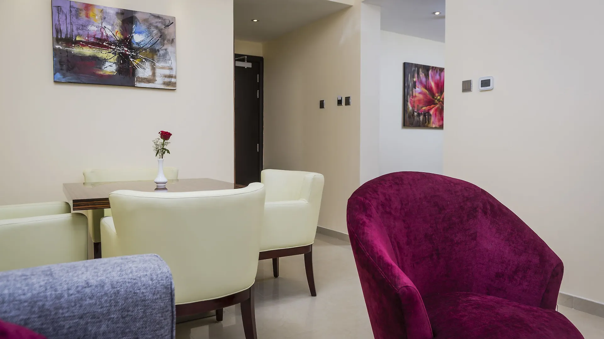 The View Al Barsha Hotel Apartments Dubaj 0*,